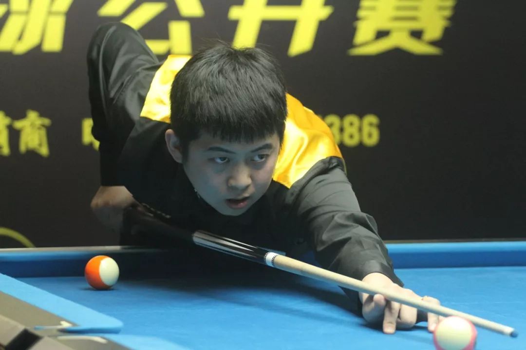 球公开赛上 球公开赛上