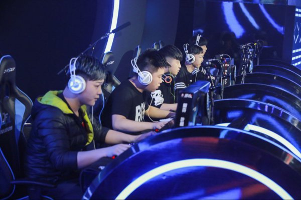 的强烈关注 的强烈关注