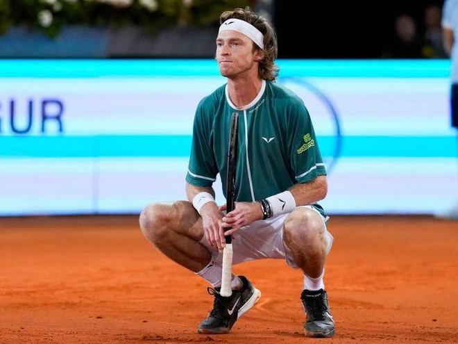 轻球员的对 轻球员的对